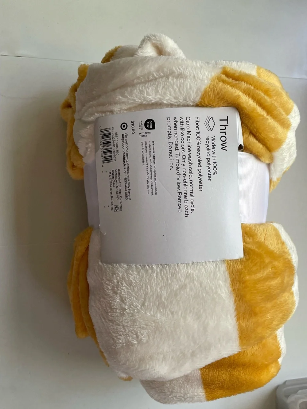 Room Essentials Yellow & White Plush Throw Blanket 50x60